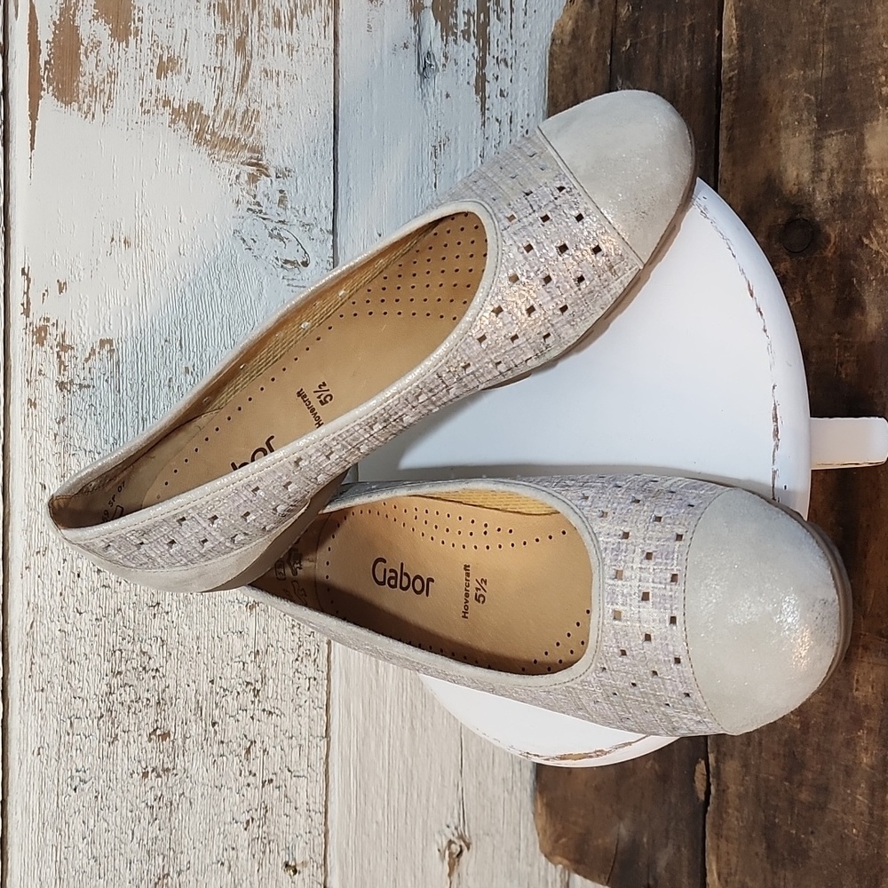 Gabor Perforated Silver Leather Ballet Flats 8 Excellent condition